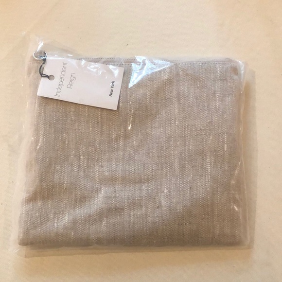 Independent Reign Cosmetic Bag - Picture 1 of 1